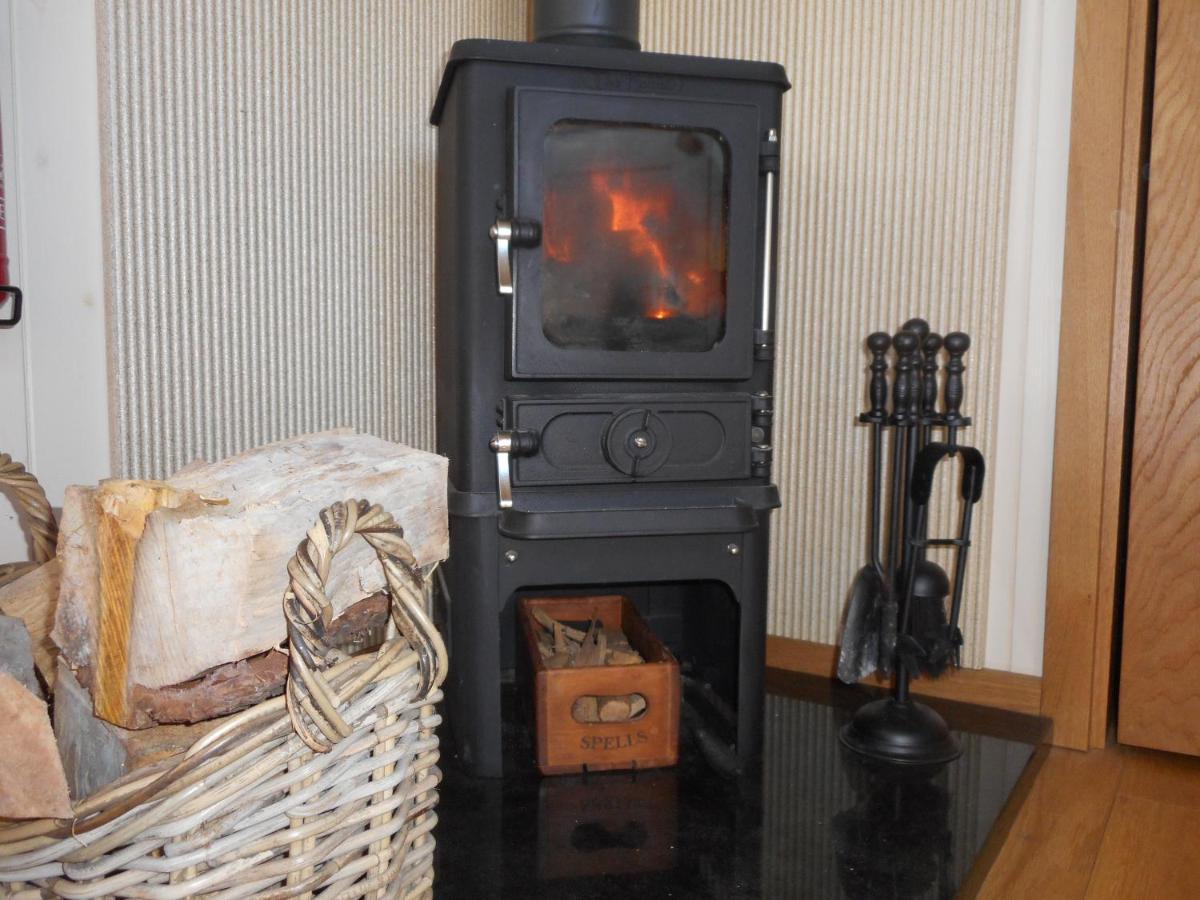 The Shepherds Hut Carmarthen Extérieur photo