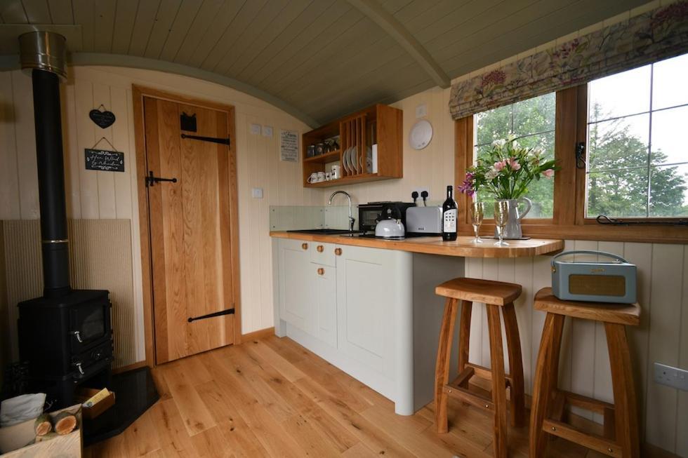 The Shepherds Hut Carmarthen Extérieur photo
